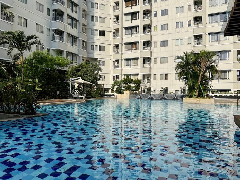 Cozy 2br Sudirman With Pool, Wi-fi, & Netflix By 2ndhome